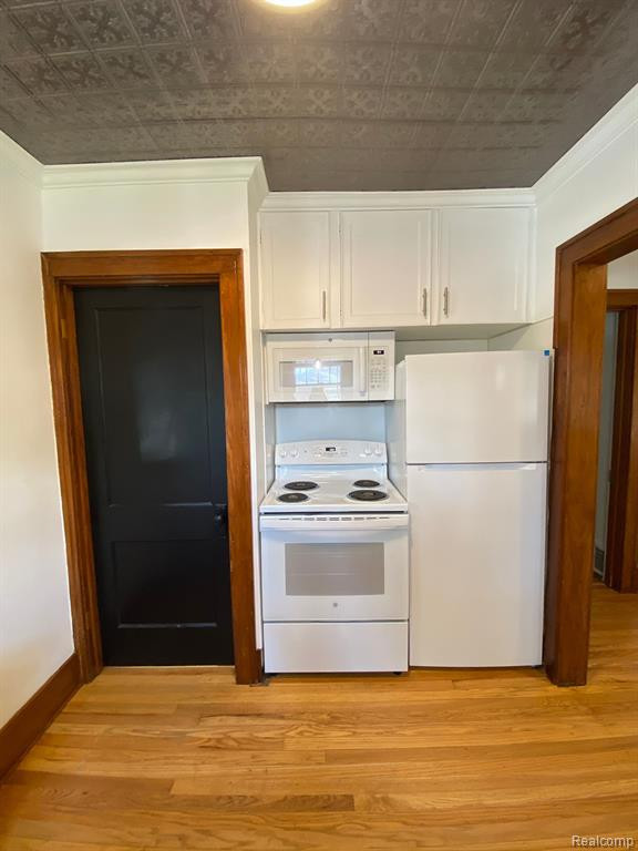 701 SAINT CLAIR Avenue, Flint, MI 48504 — Photo 17