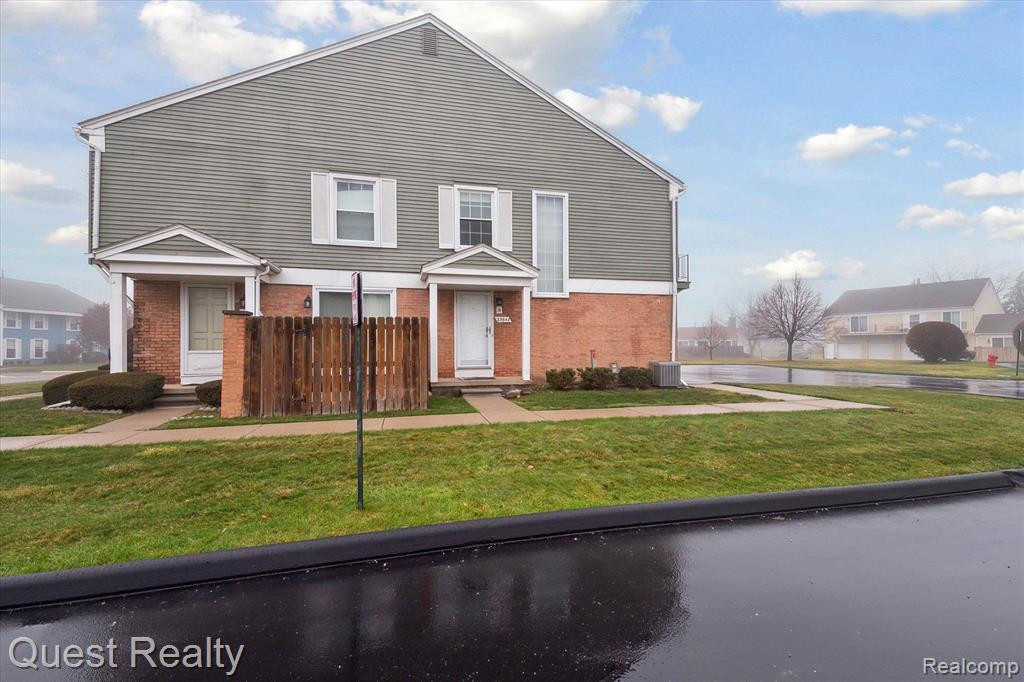 23642 STONEHENGE Boulevard, Novi, MI — Photo 2