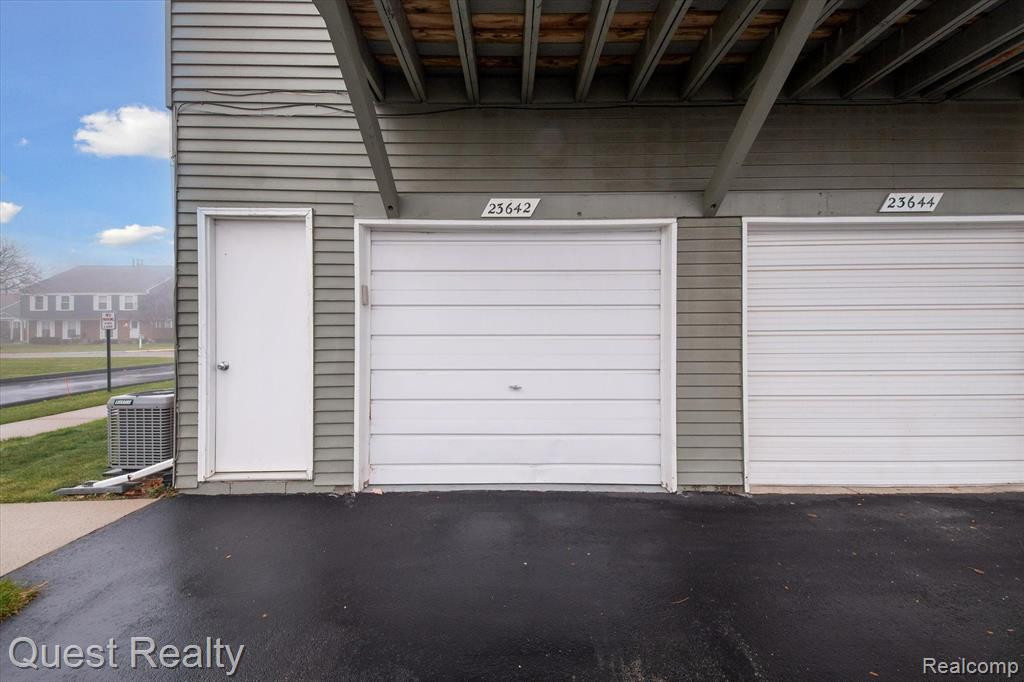 23642 STONEHENGE Boulevard, Novi, MI — Photo 27