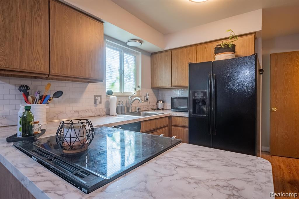 321 HAMPTON, South Lyon, MI 48178 — Photo 3