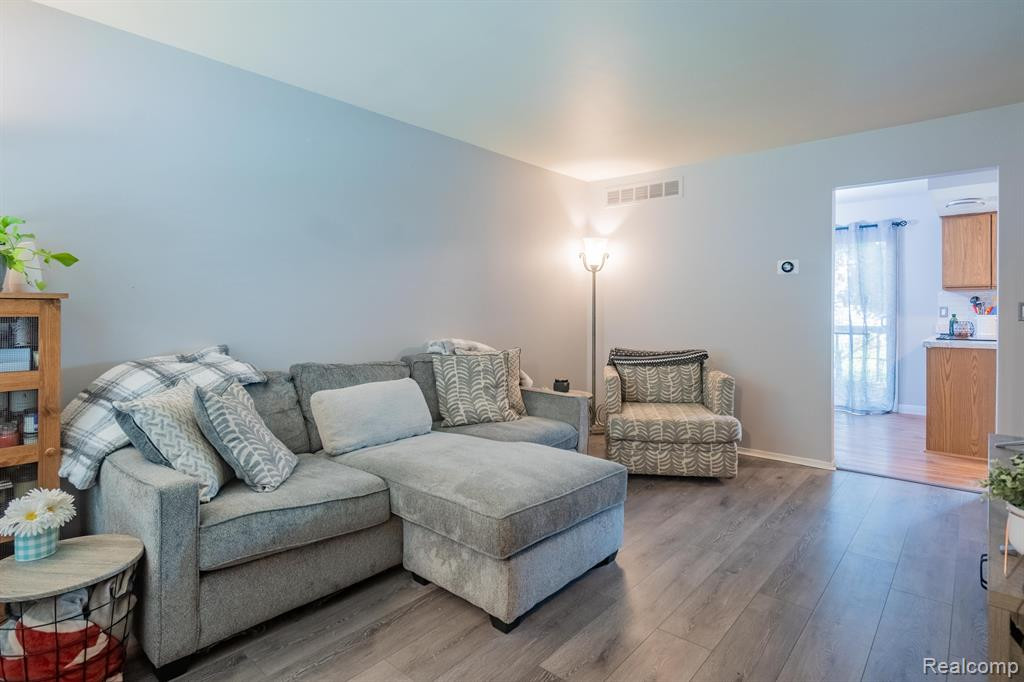 321 HAMPTON, South Lyon, MI 48178 — Photo 6