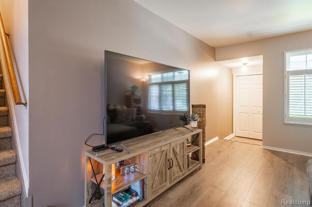 321 HAMPTON, South Lyon, MI 48178 — Photo 8