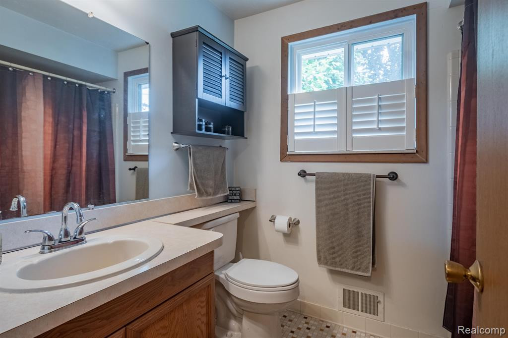 321 HAMPTON, South Lyon, MI 48178 — Photo 16