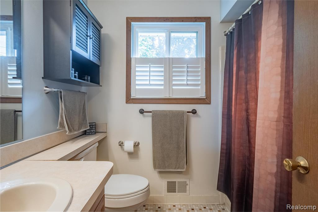 321 HAMPTON, South Lyon, MI 48178 — Photo 17