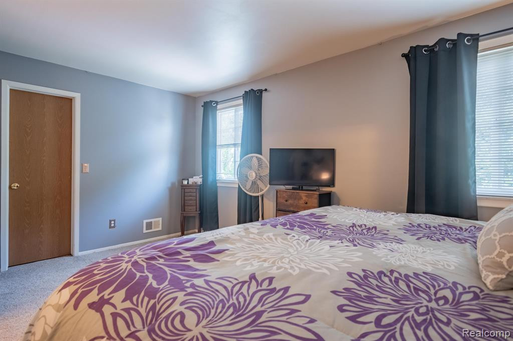 321 HAMPTON, South Lyon, MI 48178 — Photo 23