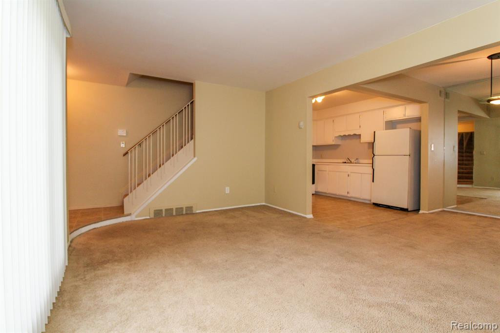 29852 CITY CENTER Drive, 1, Warren, MI 48093 — Photo 5