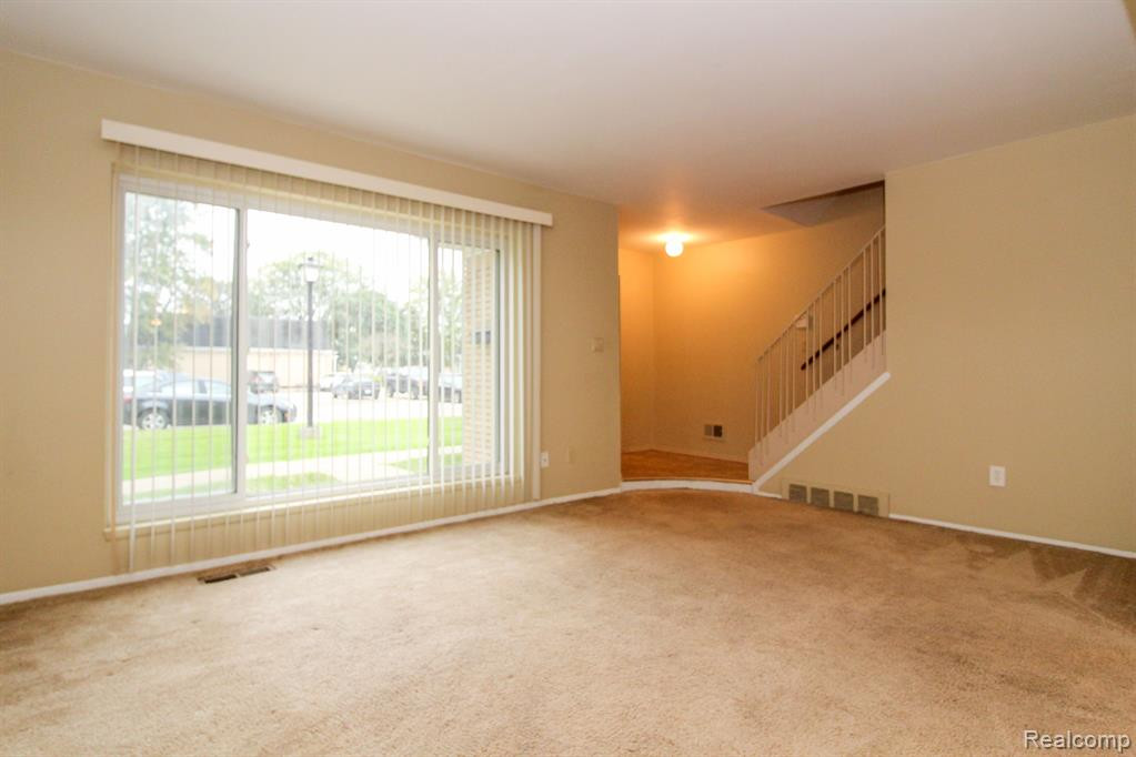 29852 CITY CENTER Drive, 1, Warren, MI 48093 — Photo 6