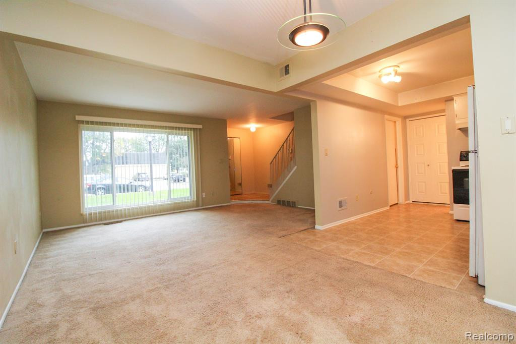 29852 CITY CENTER Drive, 1, Warren, MI 48093 — Photo 8