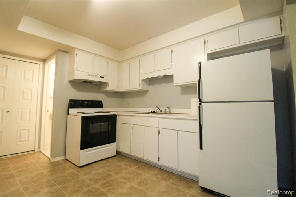 29852 CITY CENTER Drive, 1, Warren, MI 48093 — Photo 9