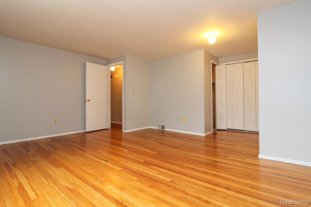 29852 CITY CENTER Drive, 1, Warren, MI 48093 — Photo 12