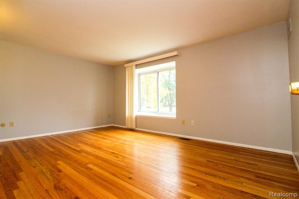 29852 CITY CENTER Drive, 1, Warren, MI 48093 — Photo 13