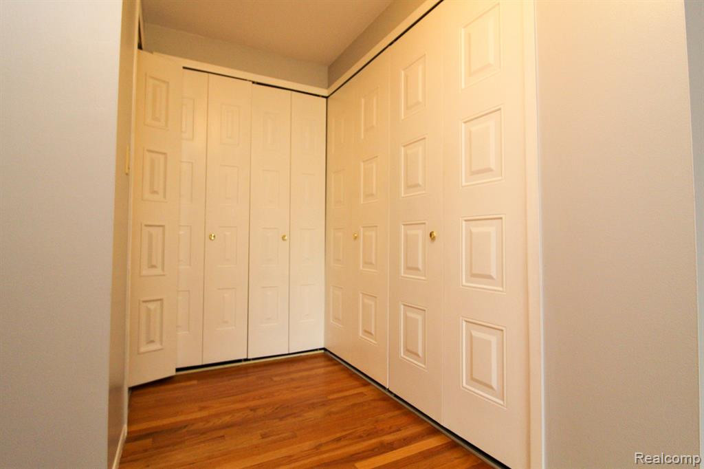 29852 CITY CENTER Drive, 1, Warren, MI 48093 — Photo 14