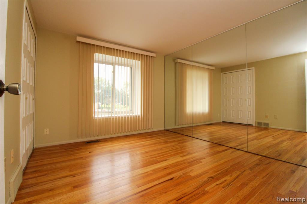 29852 CITY CENTER Drive, 1, Warren, MI 48093 — Photo 18