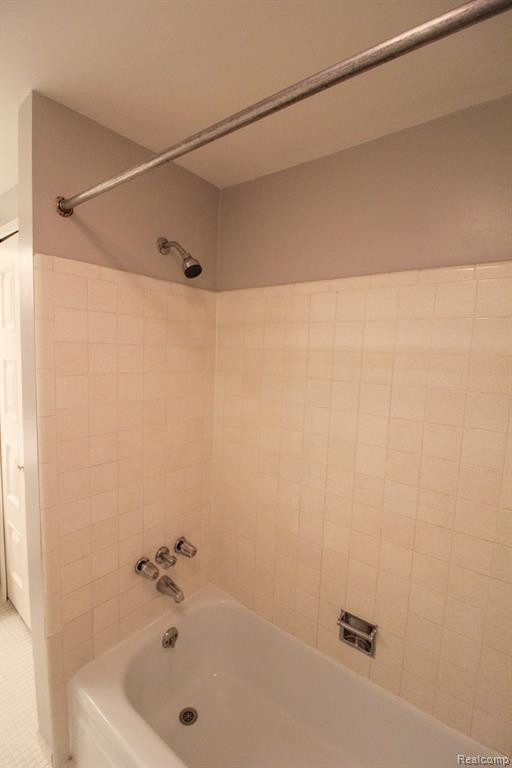 29852 CITY CENTER Drive, 1, Warren, MI 48093 — Photo 24