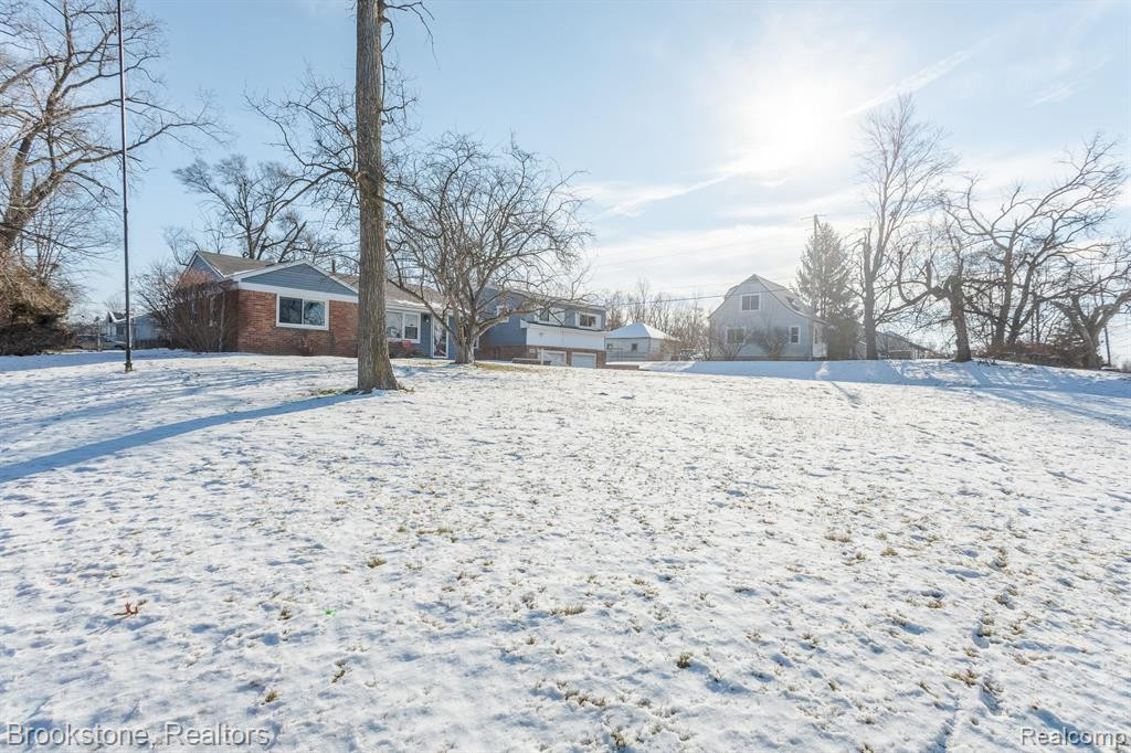 1432 S COMMERCE Road, Walled Lake, MI 48390 — Photo 4