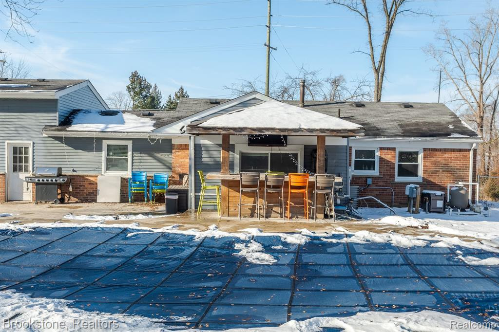 1432 S COMMERCE Road, Walled Lake, MI 48390 — Photo 8