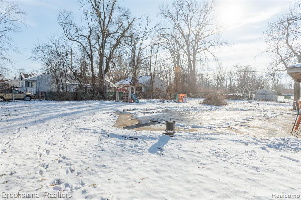 1432 S COMMERCE Road, Walled Lake, MI 48390 — Photo 9