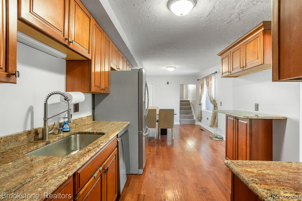 1432 S COMMERCE Road, Walled Lake, MI 48390 — Photo 18