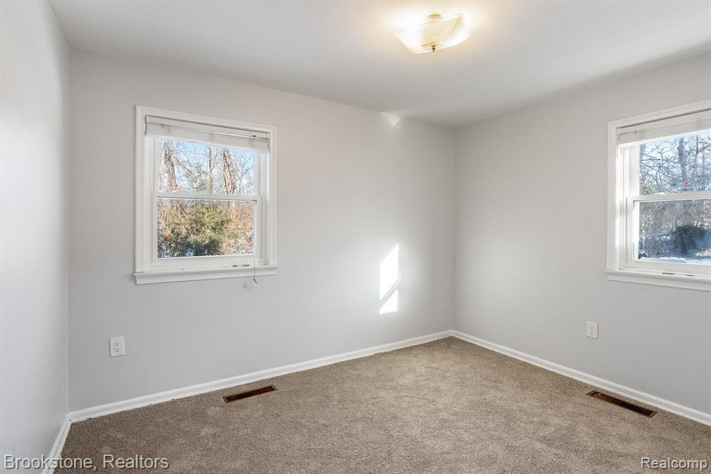 1432 S COMMERCE Road, Walled Lake, MI 48390 — Photo 22