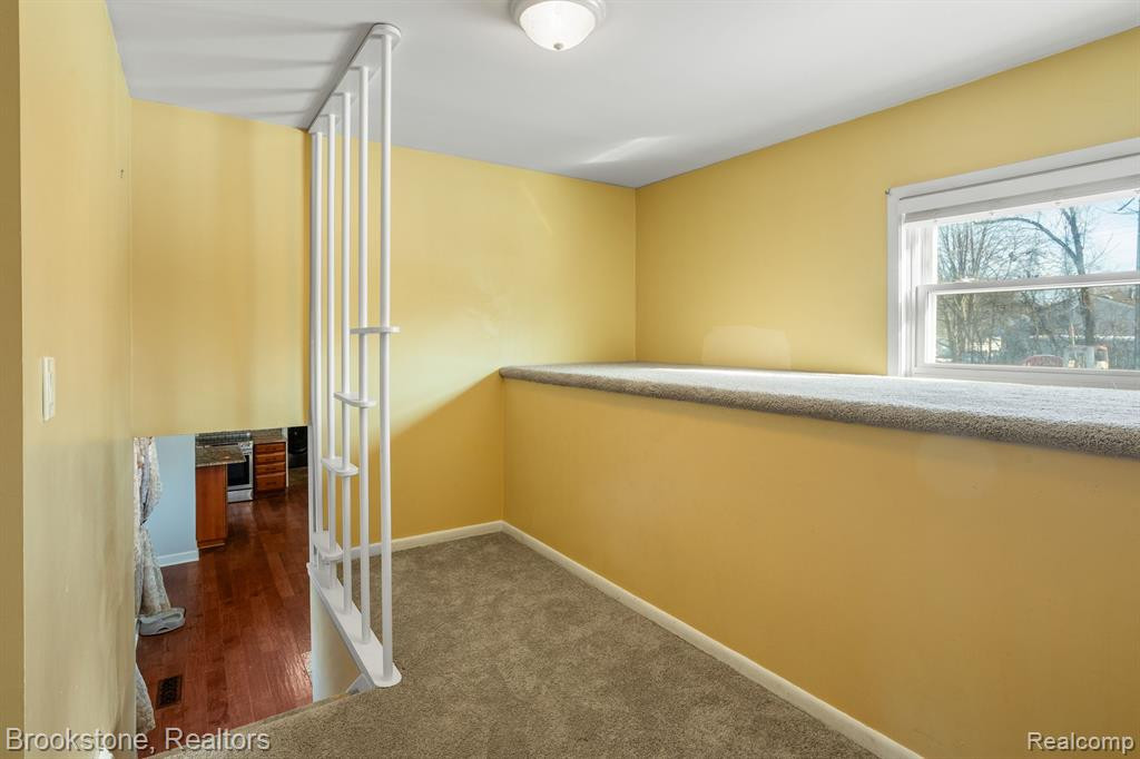 1432 S COMMERCE Road, Walled Lake, MI 48390 — Photo 23