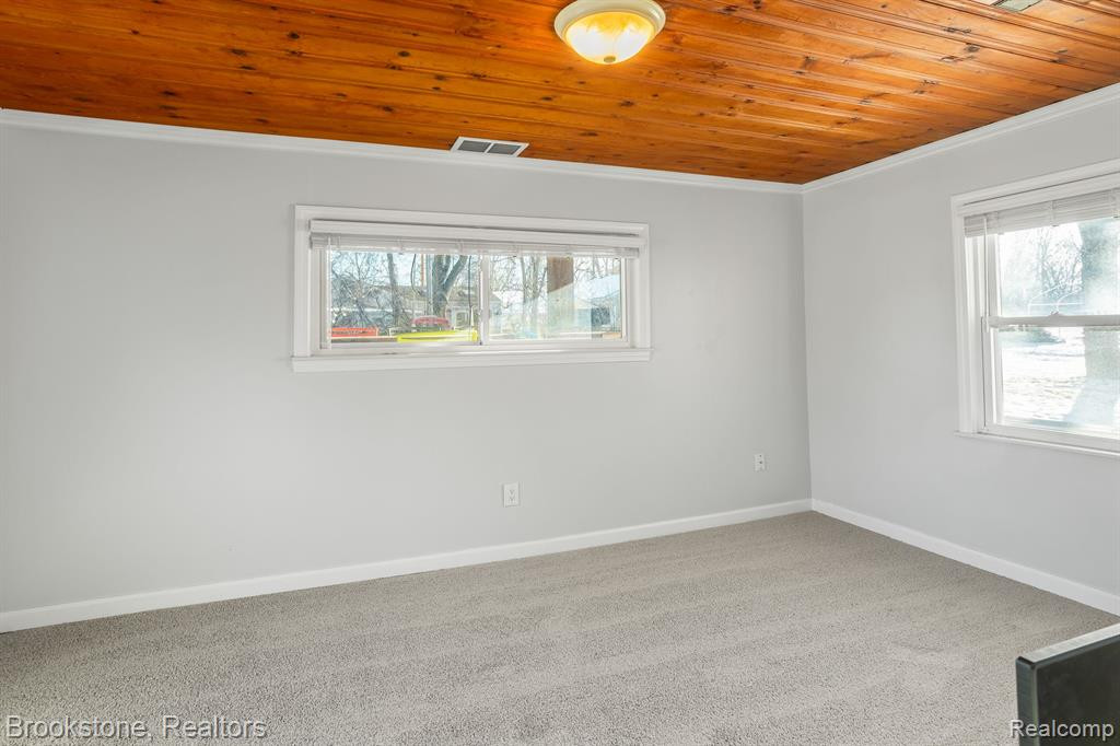 1432 S COMMERCE Road, Walled Lake, MI 48390 — Photo 24