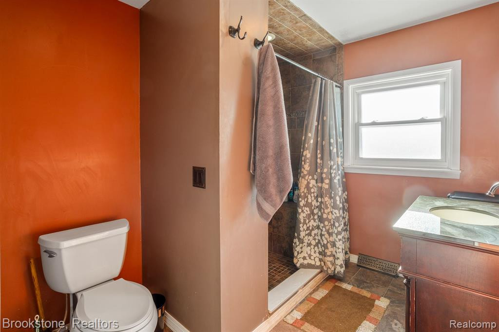 1432 S COMMERCE Road, Walled Lake, MI 48390 — Photo 27