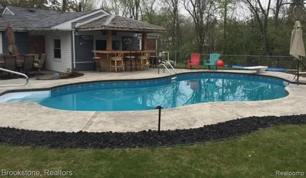1432 S COMMERCE Road, Walled Lake, MI 48390 — Photo 29