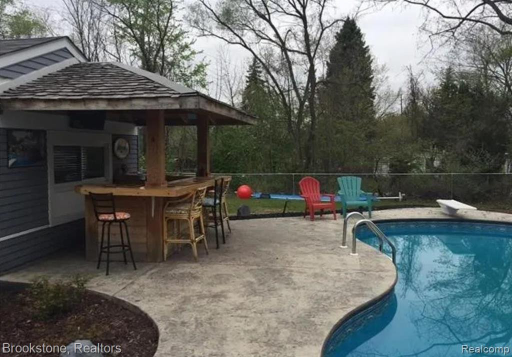 1432 S COMMERCE Road, Walled Lake, MI 48390 — Photo 30