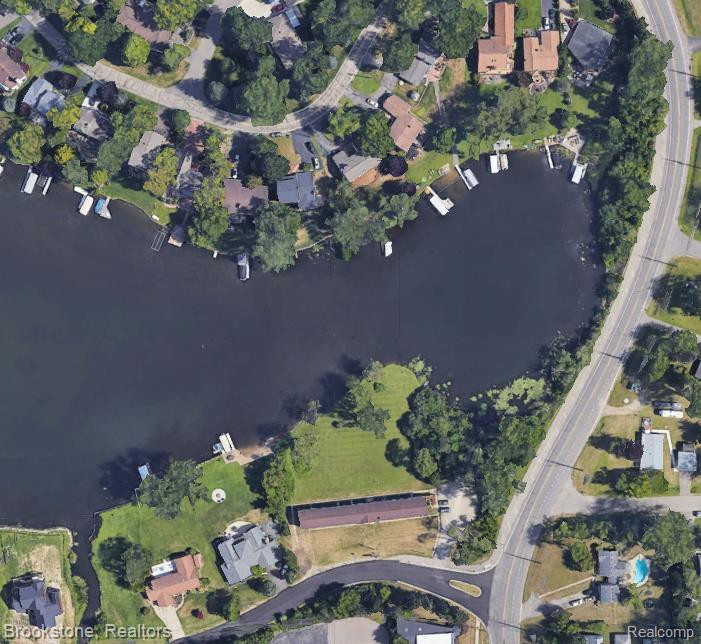 1432 S COMMERCE Road, Walled Lake, MI 48390 — Photo 32