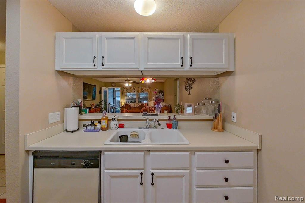 1139 CURZON Court, 65, Howell, MI 48843 — Photo 10