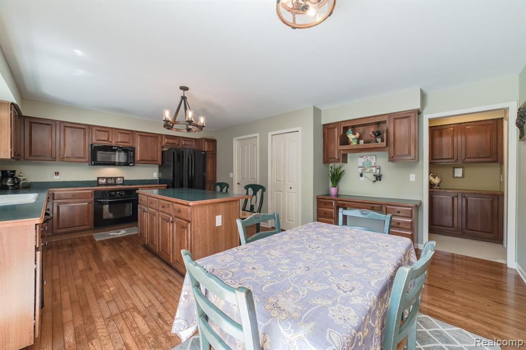 47449 GLENGARRY Boulevard, Canton, MI 48188 — Photo 6