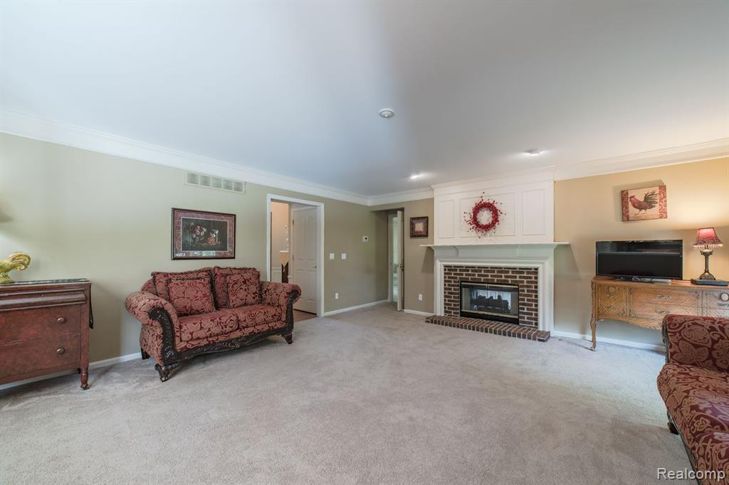 47449 GLENGARRY Boulevard, Canton, MI 48188 — Photo 8