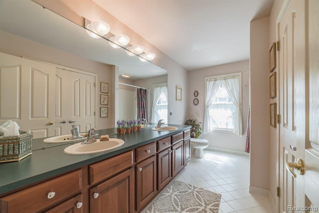 47449 GLENGARRY Boulevard, Canton, MI 48188 — Photo 18
