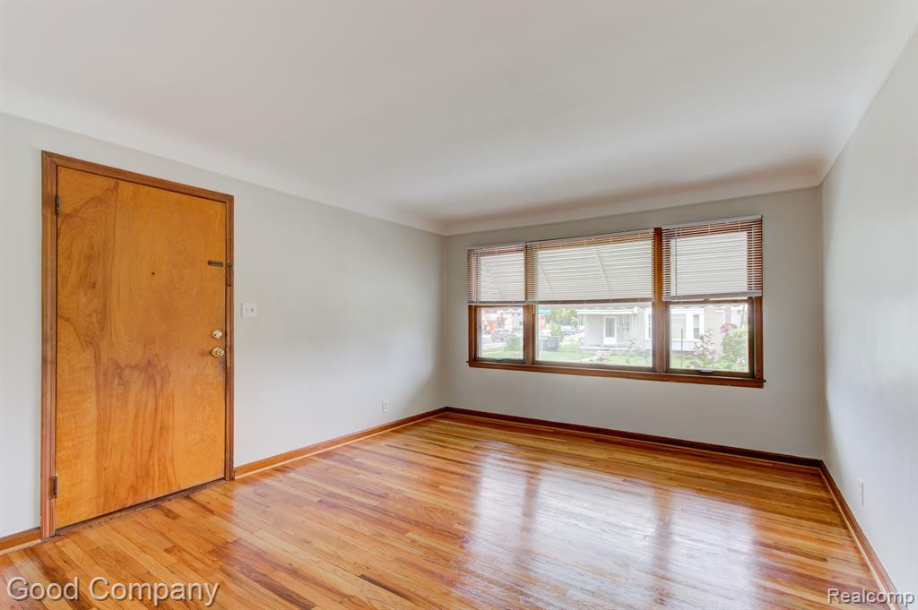 8750 W 9 MILE Road, Oak Park, MI 48237 — Photo 2