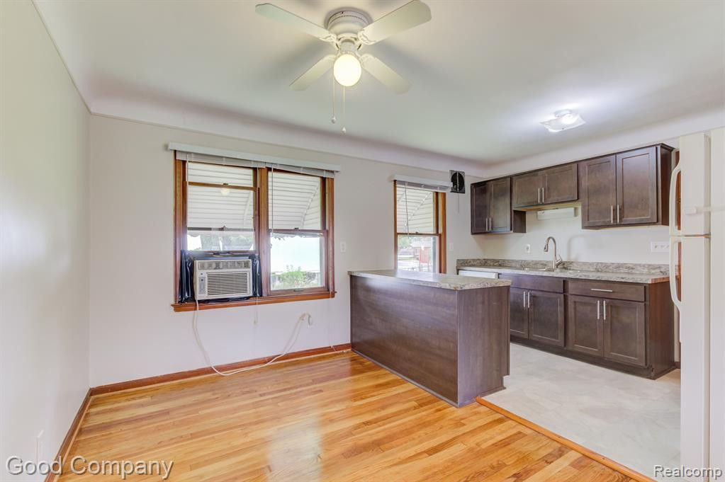 8750 W 9 MILE Road, Oak Park, MI 48237 — Photo 4
