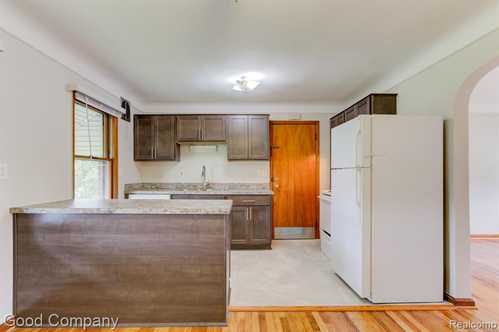 8750 W 9 MILE Road, Oak Park, MI 48237 — Photo 5