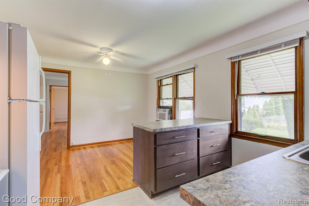 8750 W 9 MILE Road, Oak Park, MI 48237 — Photo 11