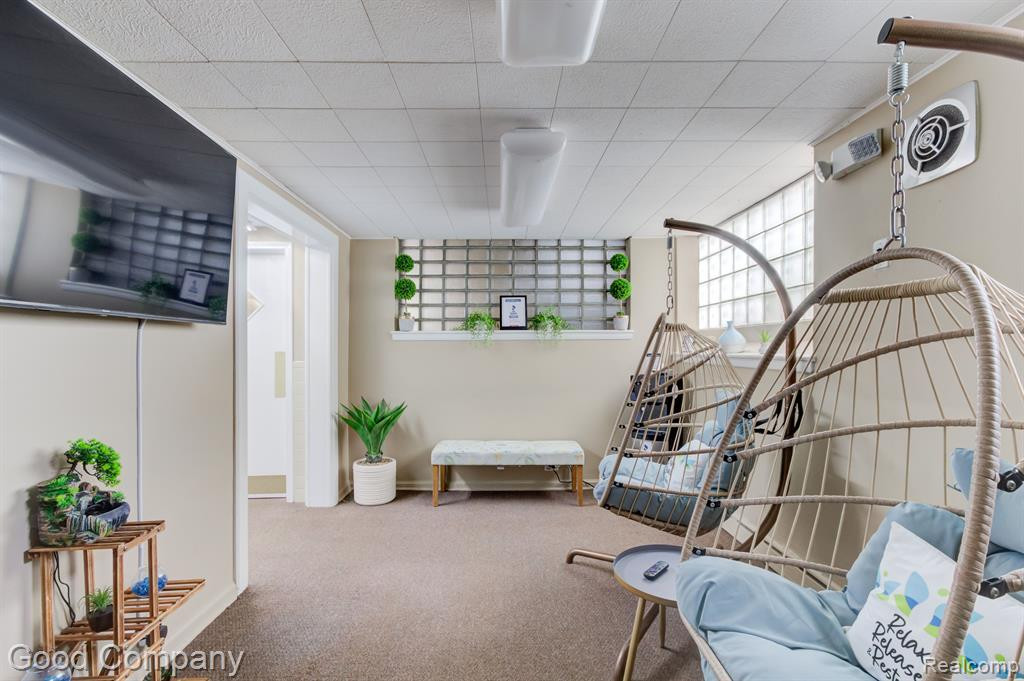 8750 W 9 MILE Road, Oak Park, MI 48237 — Photo 21