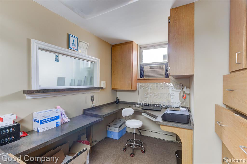 8750 W 9 MILE Road, Oak Park, MI 48237 — Photo 23