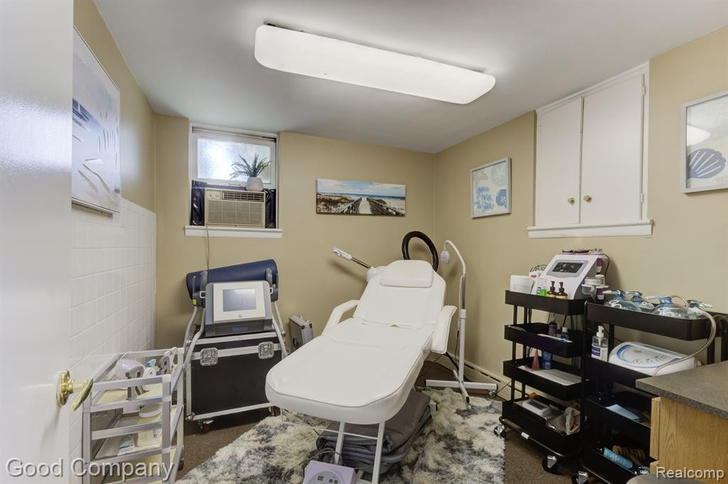 8750 W 9 MILE Road, Oak Park, MI 48237 — Photo 29