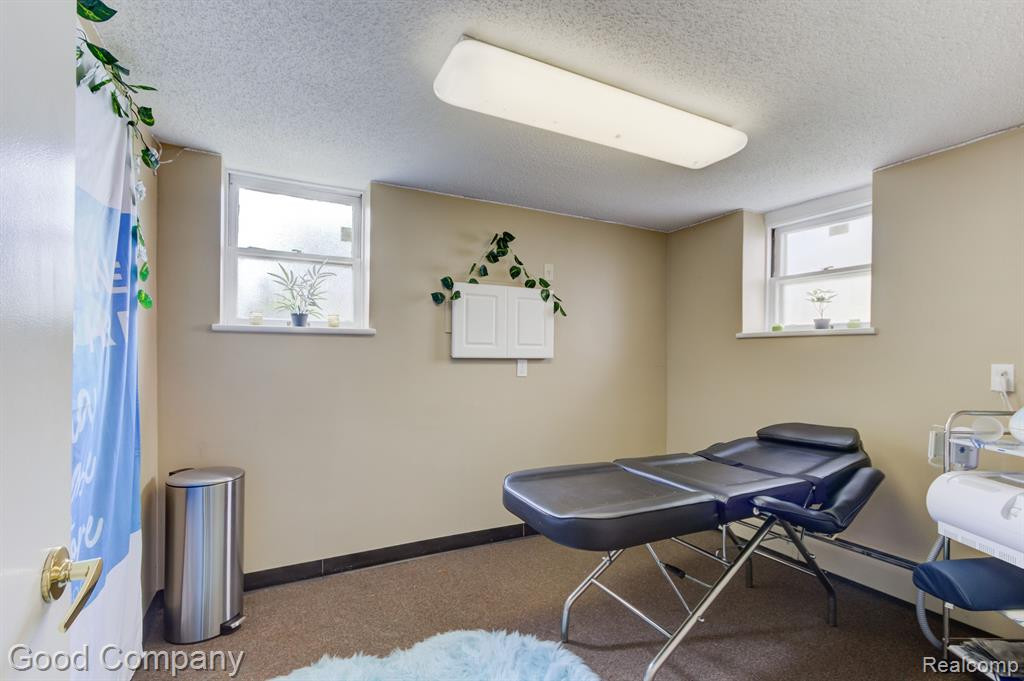 8750 W 9 MILE Road, Oak Park, MI 48237 — Photo 30