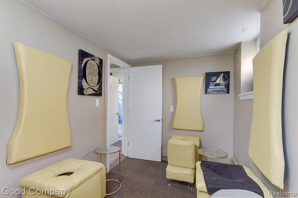 8750 W 9 MILE Road, Oak Park, MI 48237 — Photo 33