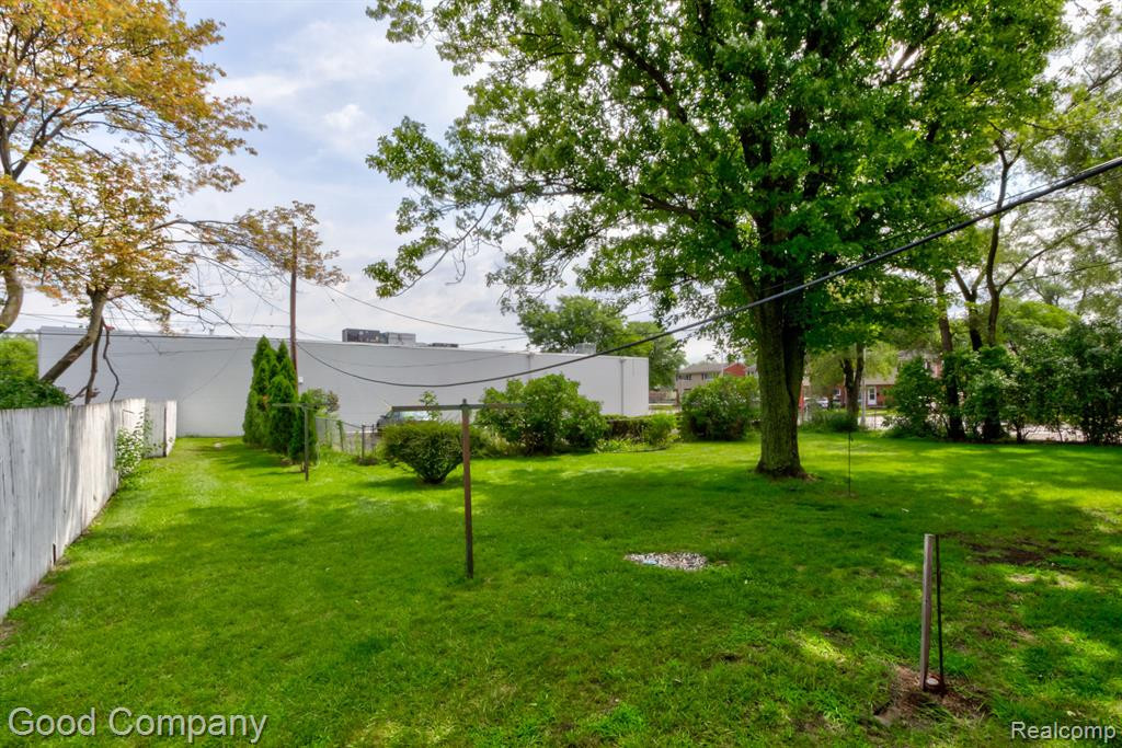 8750 W 9 MILE Road, Oak Park, MI 48237 — Photo 40