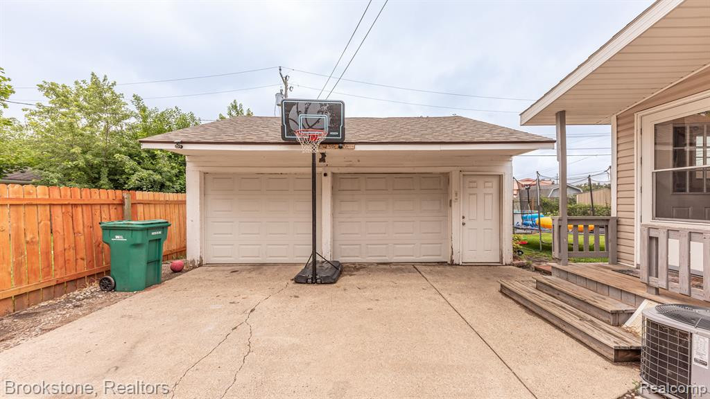 550 WOODLAWN Avenue, Ypsilanti, MI 48198 — Photo 28