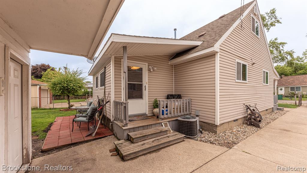 550 WOODLAWN Avenue, Ypsilanti, MI 48198 — Photo 29