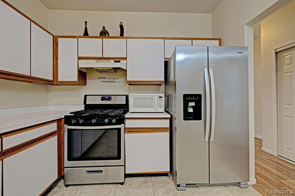 41872 CANTEBURY Drive, Novi, MI 48377 — Photo 2