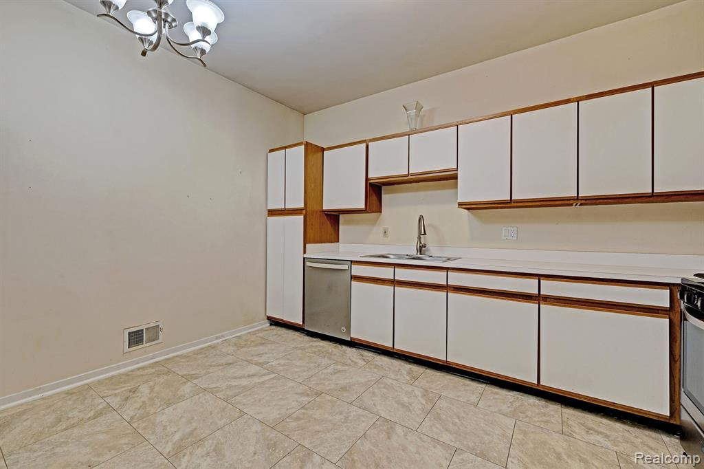 41872 CANTEBURY Drive, Novi, MI 48377 — Photo 3