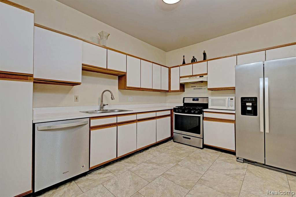 41872 CANTEBURY Drive, Novi, MI 48377 — Photo 6