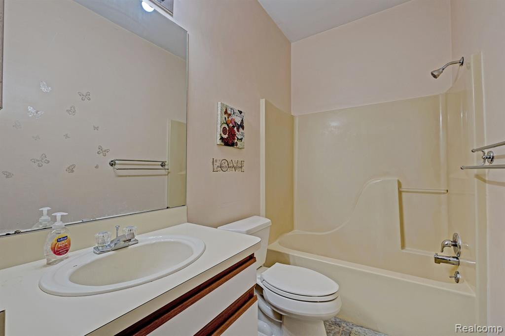 41872 CANTEBURY Drive, Novi, MI 48377 — Photo 11