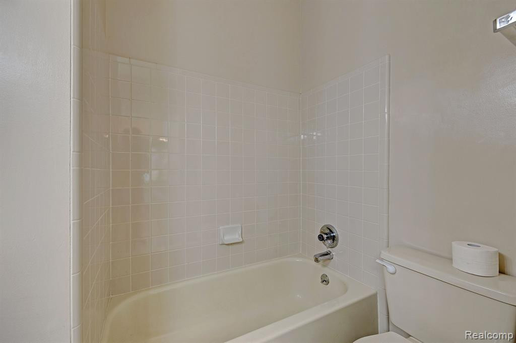 41872 CANTEBURY Drive, Novi, MI 48377 — Photo 16